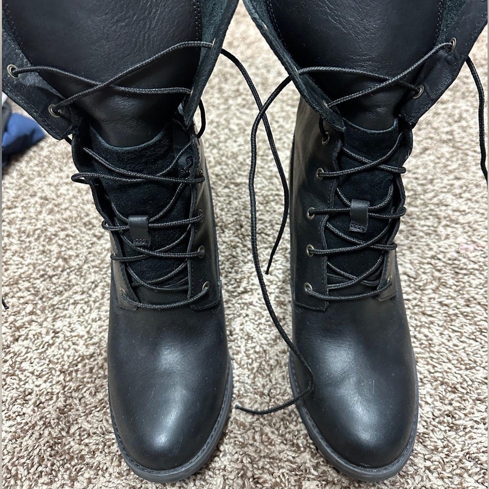 Timberland Earthkeepers lace up foldable boot. Size 7.5 Black leather